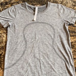 Lululemon Top! Swiftly